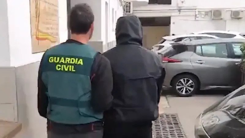 Más de 100 detenidos en España por fraude de WhatsApp 'Hijo en problemas': robado 1M €
