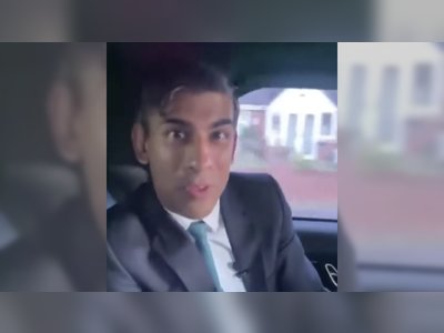 Rishi Sunak appeared not to be wearing a seatbelt in the back of a moving car