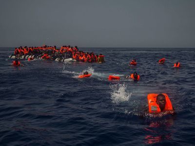 توقيف 10 أشخاص في فرنسا بتهمة عدم الرد بشكل سريع على غرق المهاجرين